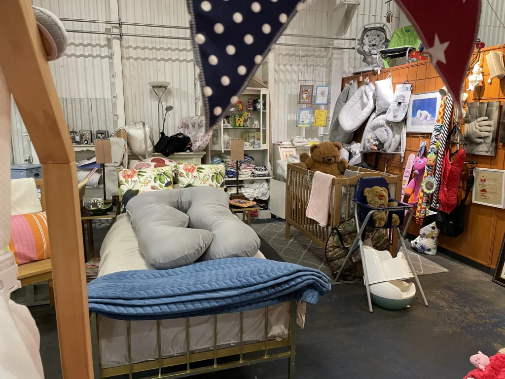 Soffa och möbler i butiken